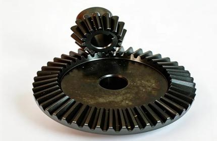 Spiral Bevel Gear vs Straight Bevel Gear: Differences, Performance Comparison, and Selection Guide